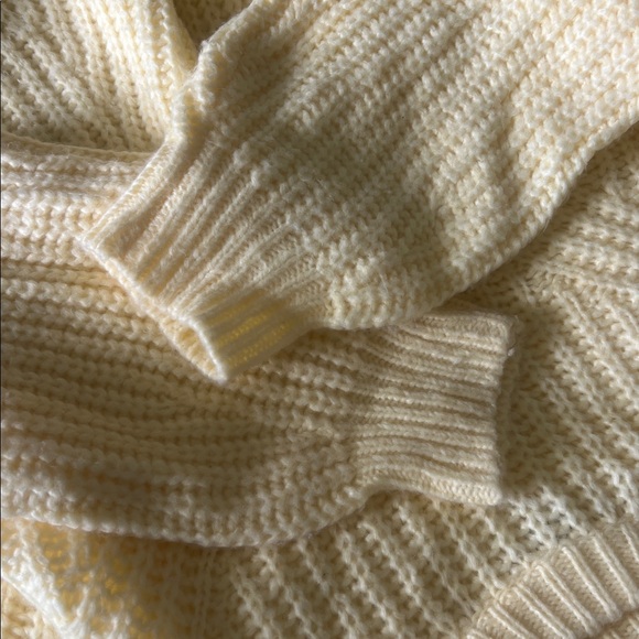 A New Day Women’s Small Loose Knit Oversized Crew Neck Butter Yellow Sweater - Picture 3 of 7